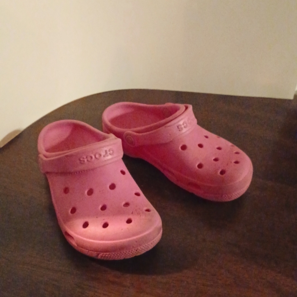Girls crocs
